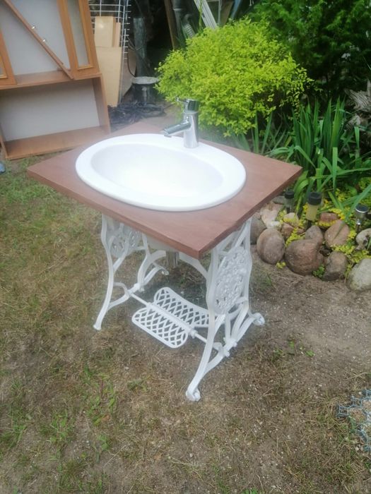 Stolik umywalka do łazienki