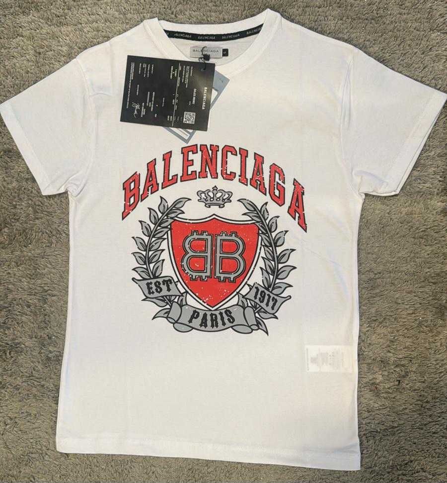 Balenciaga novo modelo t-shirt