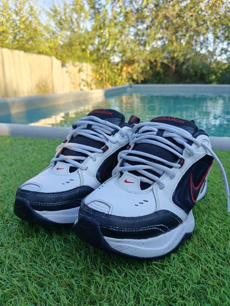 nike air monarch iv