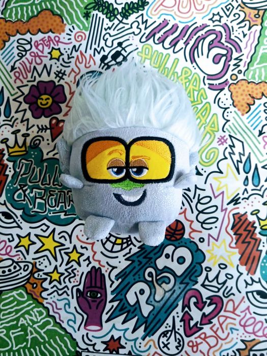 Продам брелок игрушку тролль бриллиант