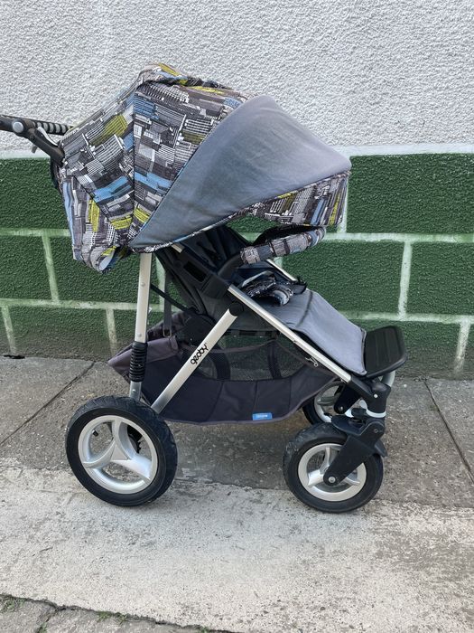 Прогулочна коляска