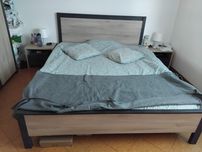 Cama de casal + 2 mesas de cabeceira (RESERVADO)