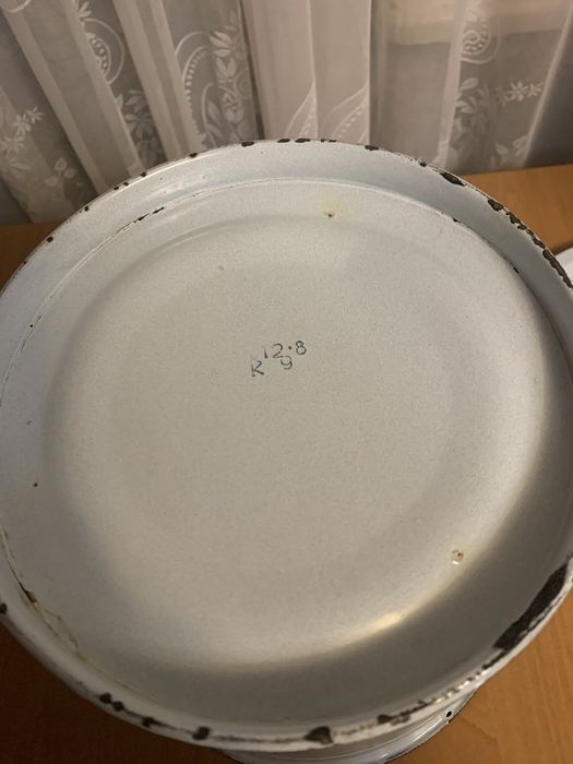 Продам ведро с крышкой объём 10л