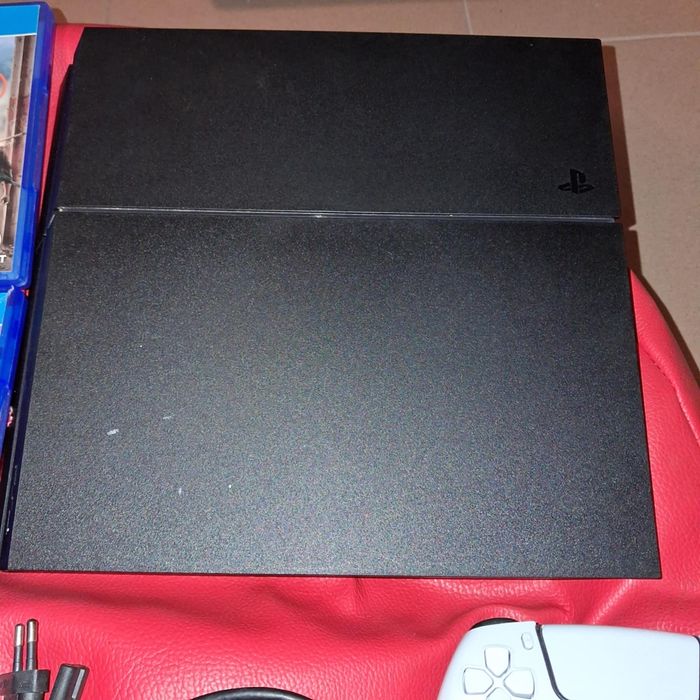PS4 + 6jogos + 1 comando +cabos