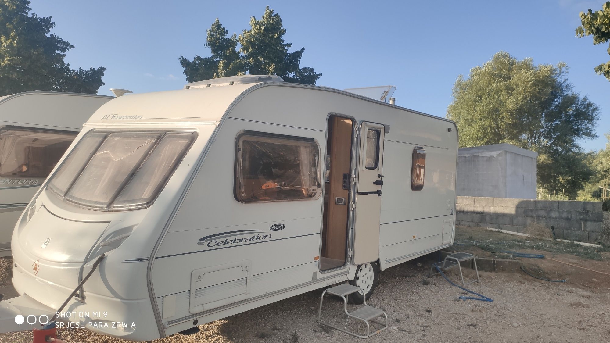 Caravana 4 dormidas com quarto e cama fixa
