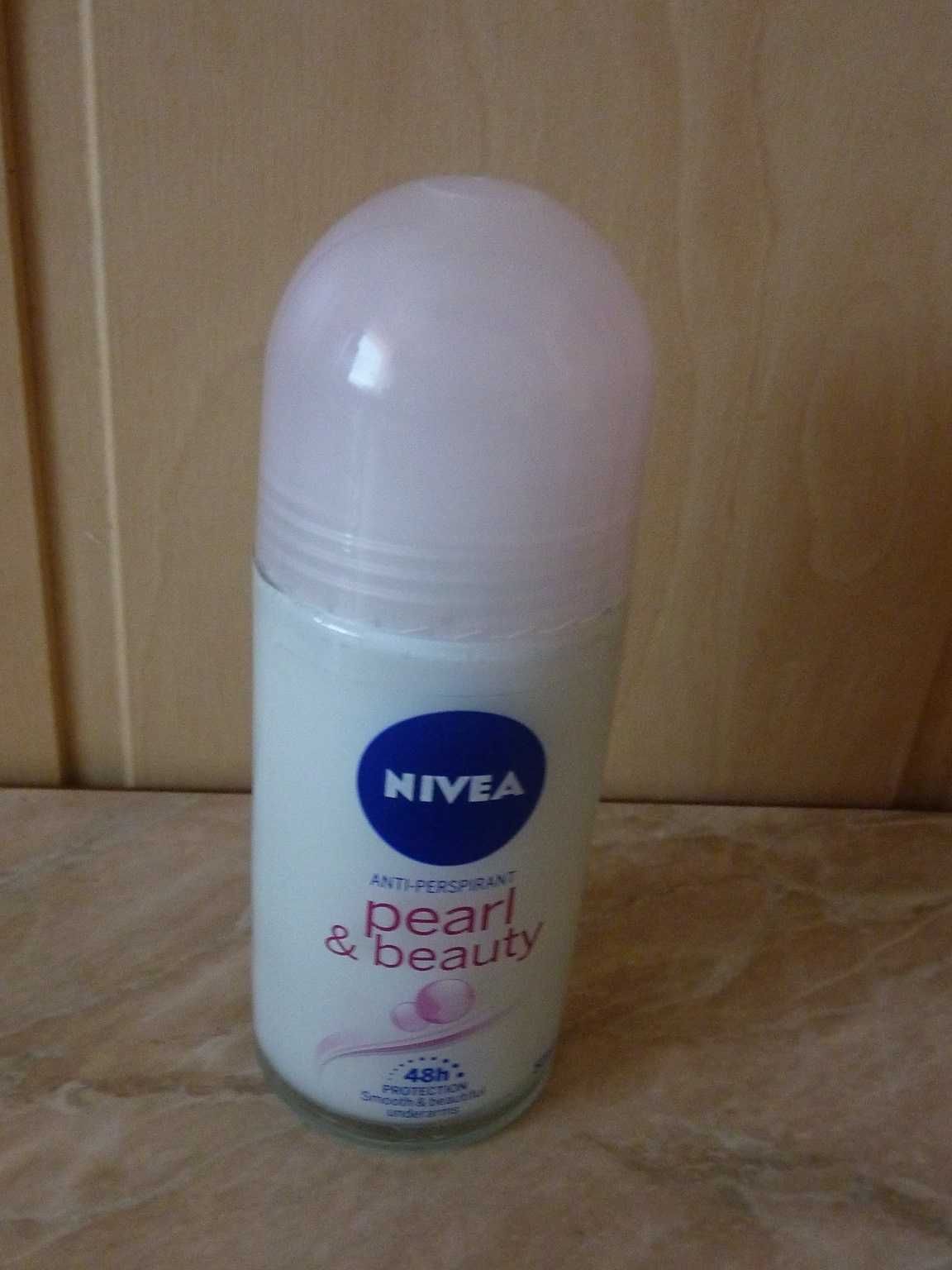 Dezodorant roll on NIVEA Women Pearl & Beauty / 50 ml