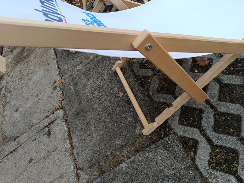 Drewniane krzesła ogrodowe