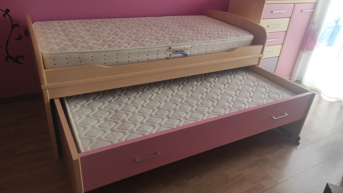Cama  e  cómoda (quarto)