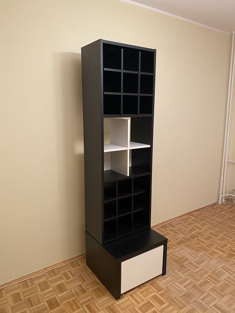 Czarny regal Vox