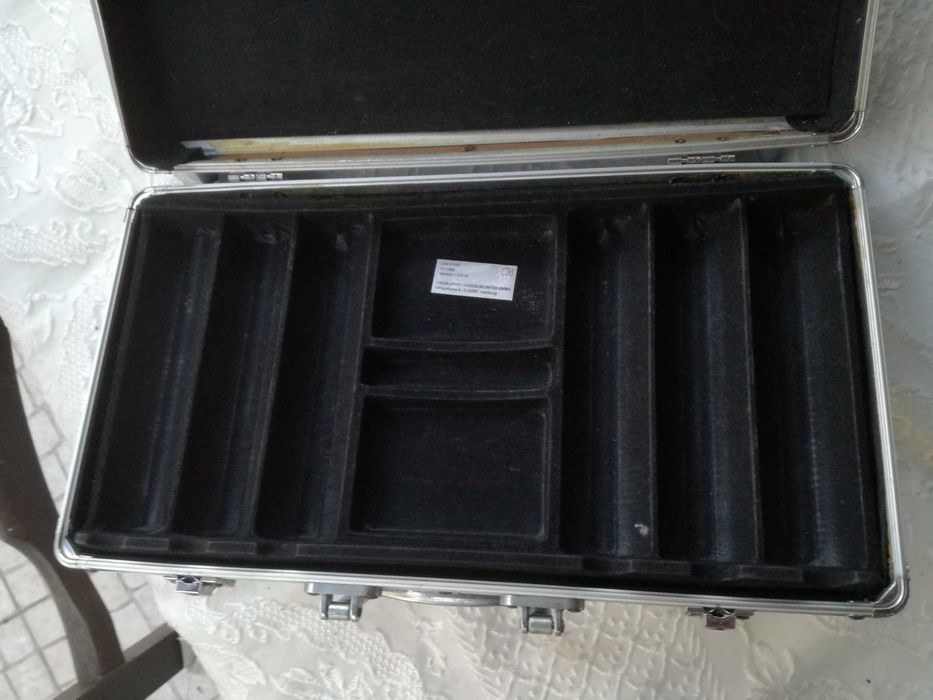 Mala rígida de plástico para maquilhagem ou jóias