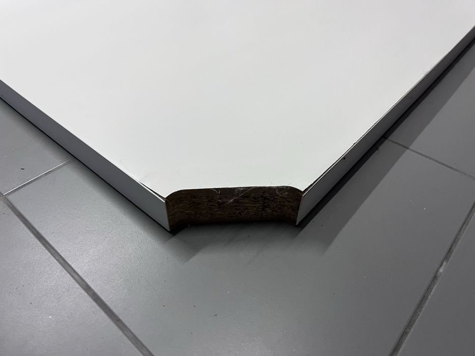 Tampo de secretaria de canto IKEA