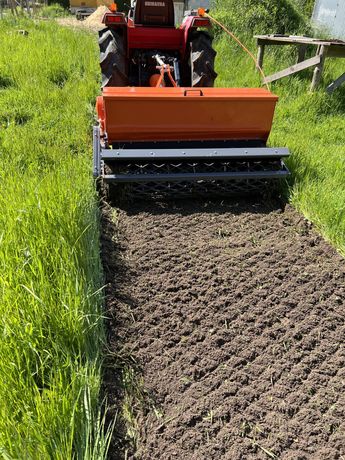Zakladanie trawnika glebogryzarka separacyjna sianie trawy GRATIS