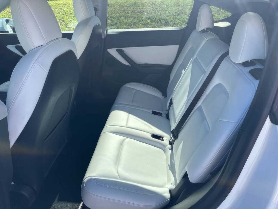 Tesla Model Y Long Range      2022