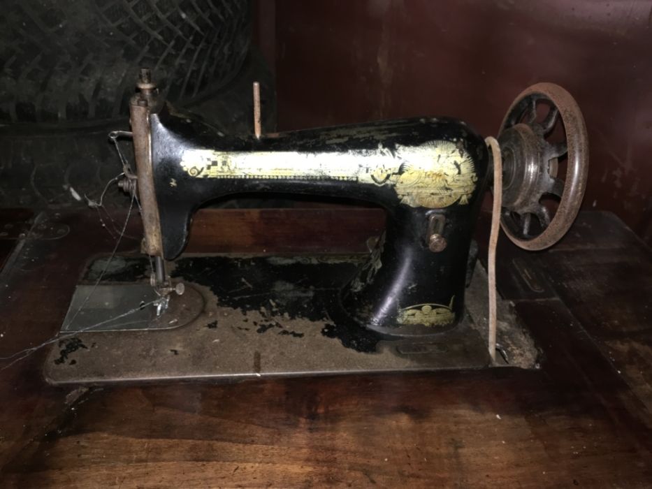 Швейная машинка Zinger,/подольская/ электропривод и ножная