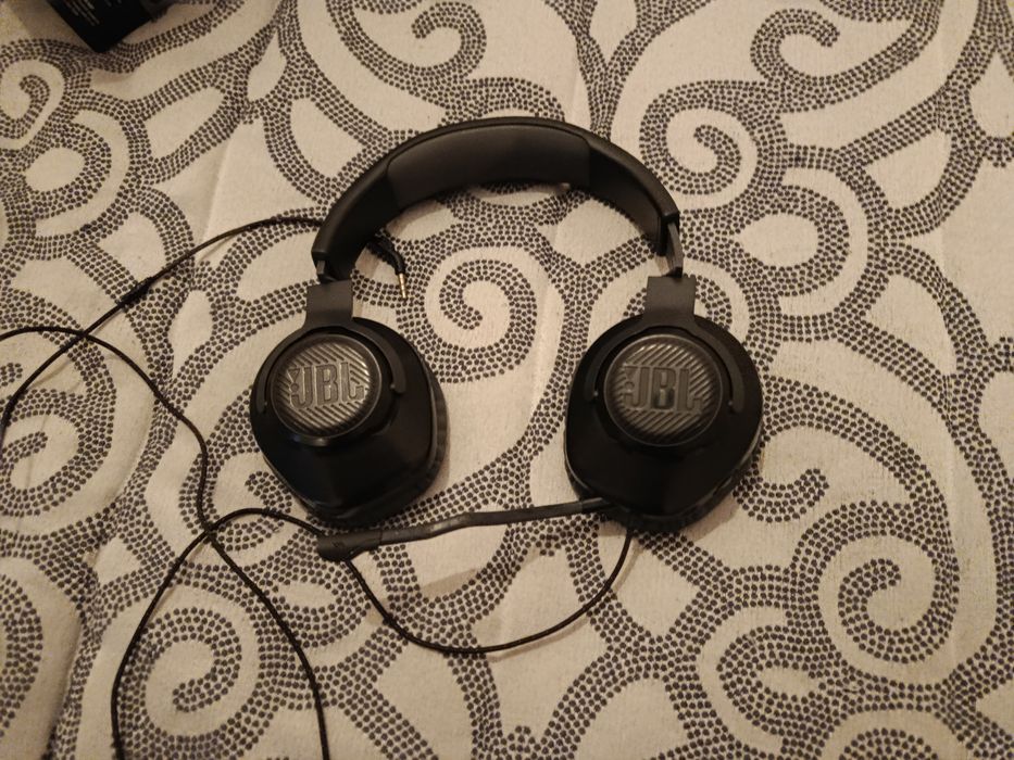 Fones JBL em bom estado