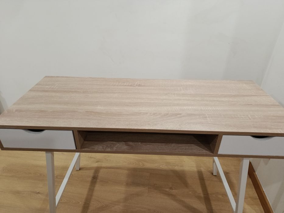 Secretaria como nova