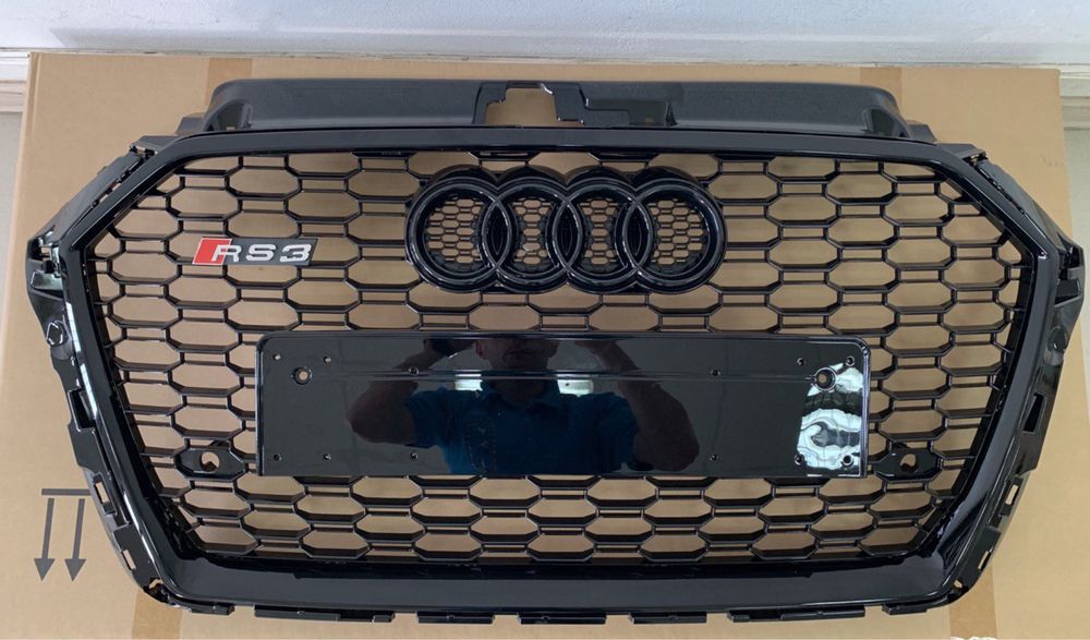 решетка радиатора Audi Q5 2008-2016 год в стиле SRS