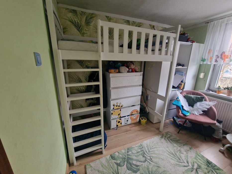 Łóżko dziecięce na antresoli