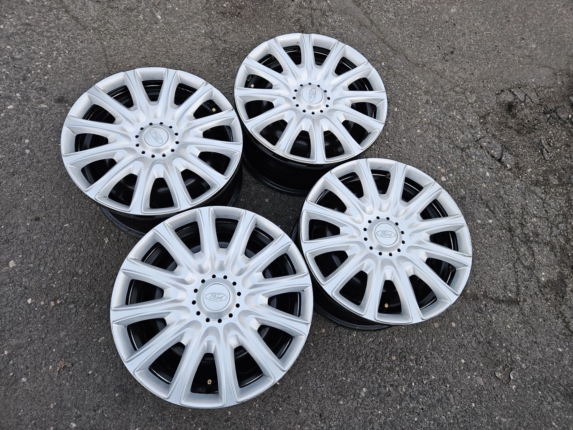 Komplet felg stalowych Ford 15"Cali 4x108 Fiesta B-Max ET 37,5 Kołpaki