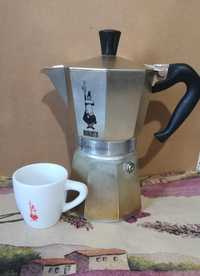 Італійська гейзерна кавоварка Bialetti Express 6 чашок