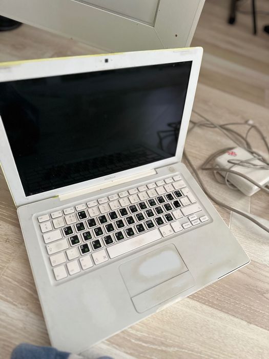Продам ноутбук Apple б/у