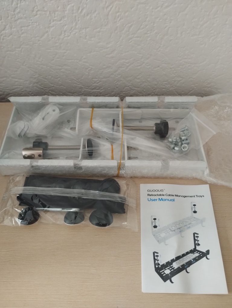 Organizer na kable pod blat biurka