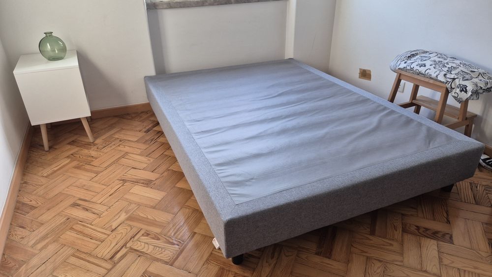 Cama de casal - cinza claro