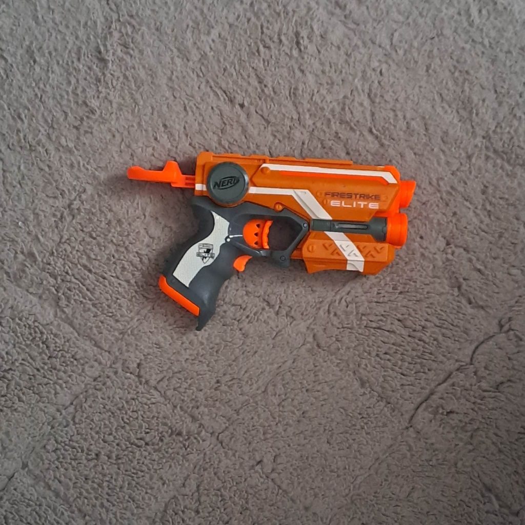 Nerf firestrike eilite.