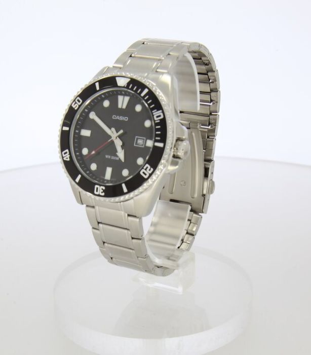 Чоловічий годинник Casio MDV-107D-1A1EF