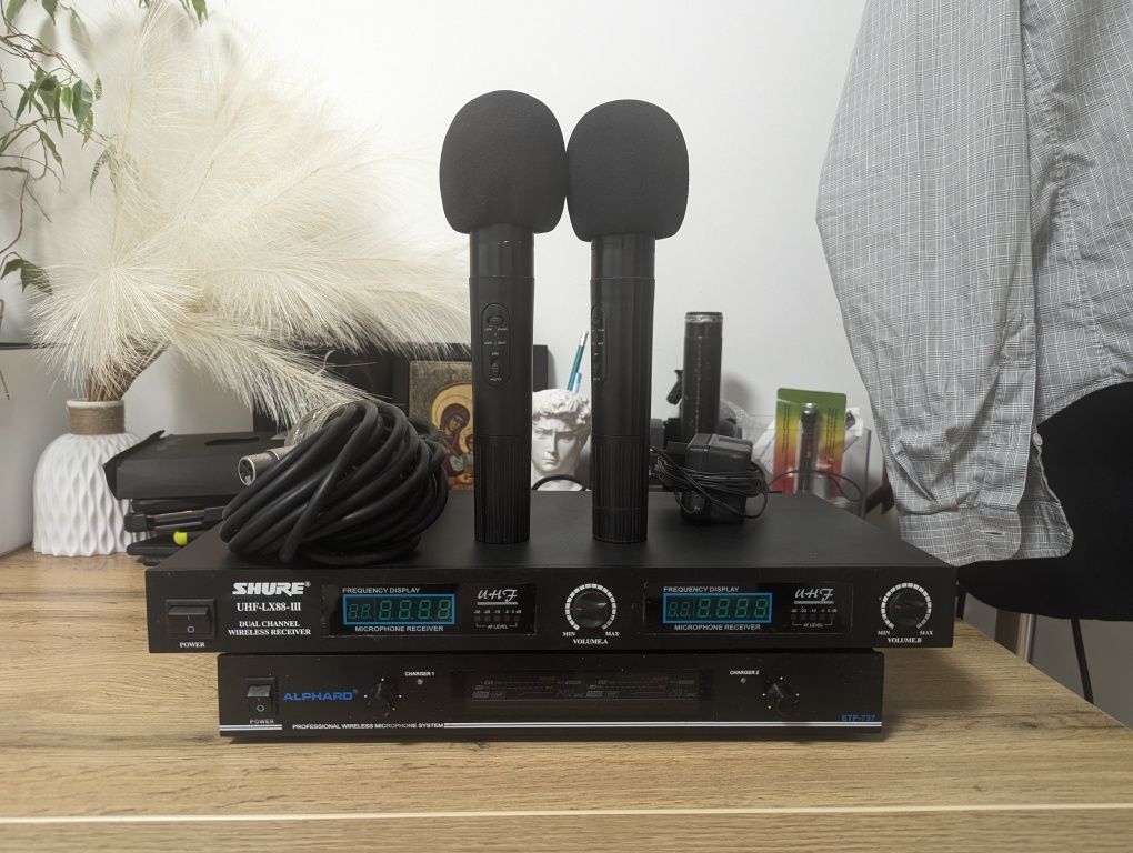 Набір радіомікрофонів SHURE UHF-LX88-III і база ALPHARD