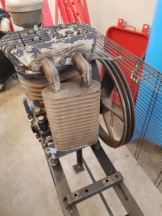 Compressor trifásico sem depósito.