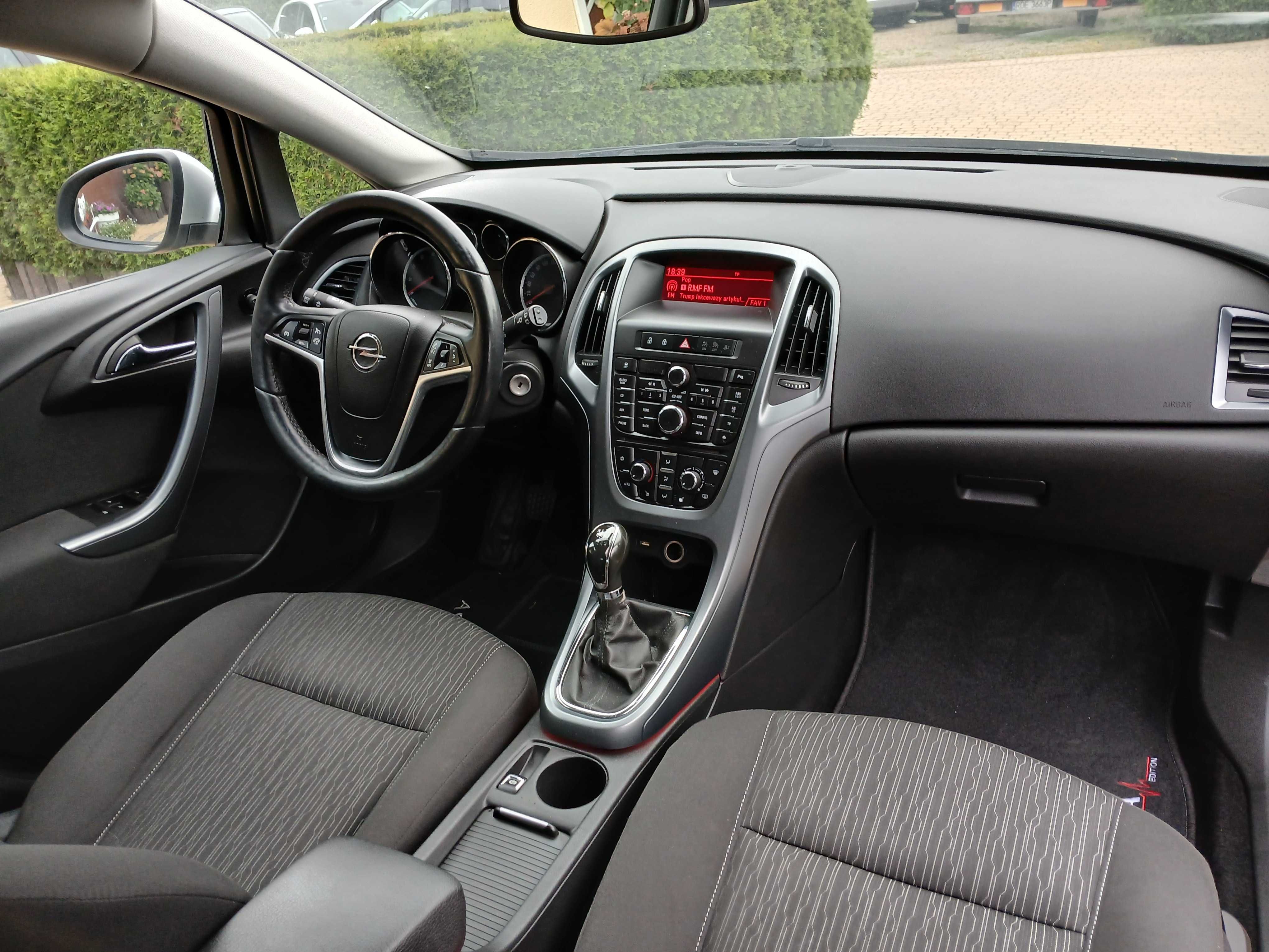 Opel Astra J 1.4B Klima 5drzw