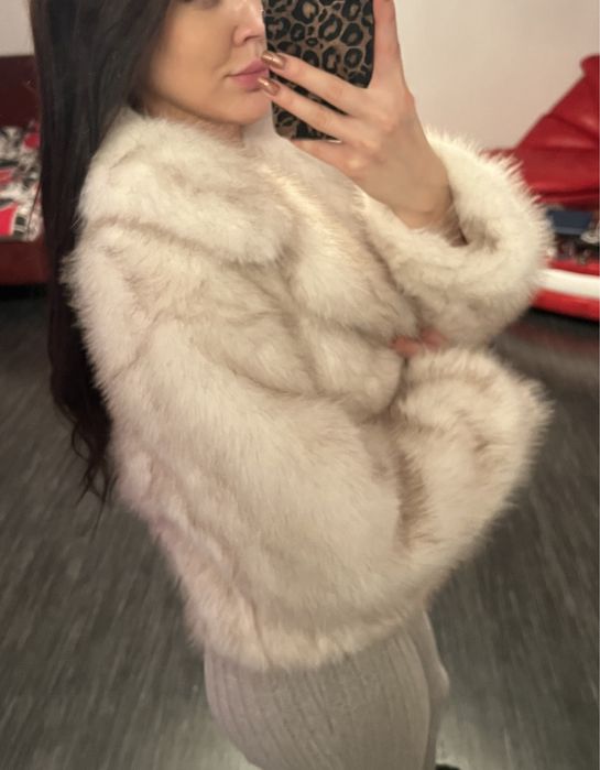 Шубка ZARA біла з еко хутра