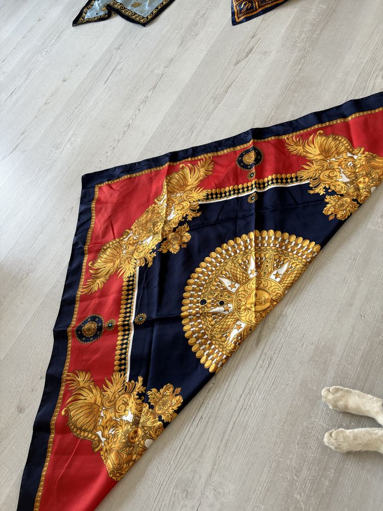 Apaszka jak versus versace barok zdobiona satyna