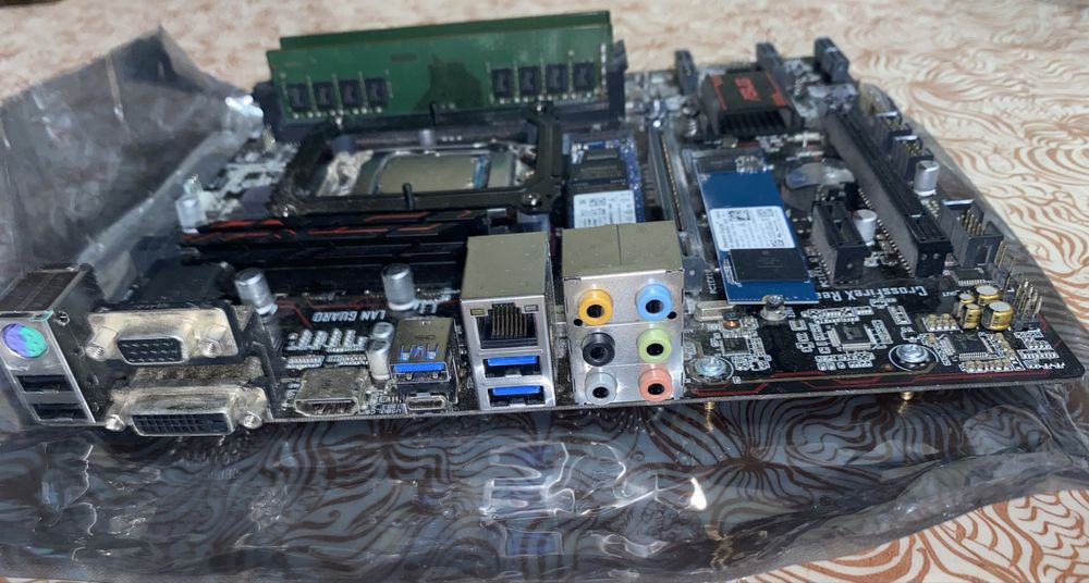 ASUS PRIME B250M-PLUS + i3-7100 + 16Gb DDR4 + SSD 256Gb NV2