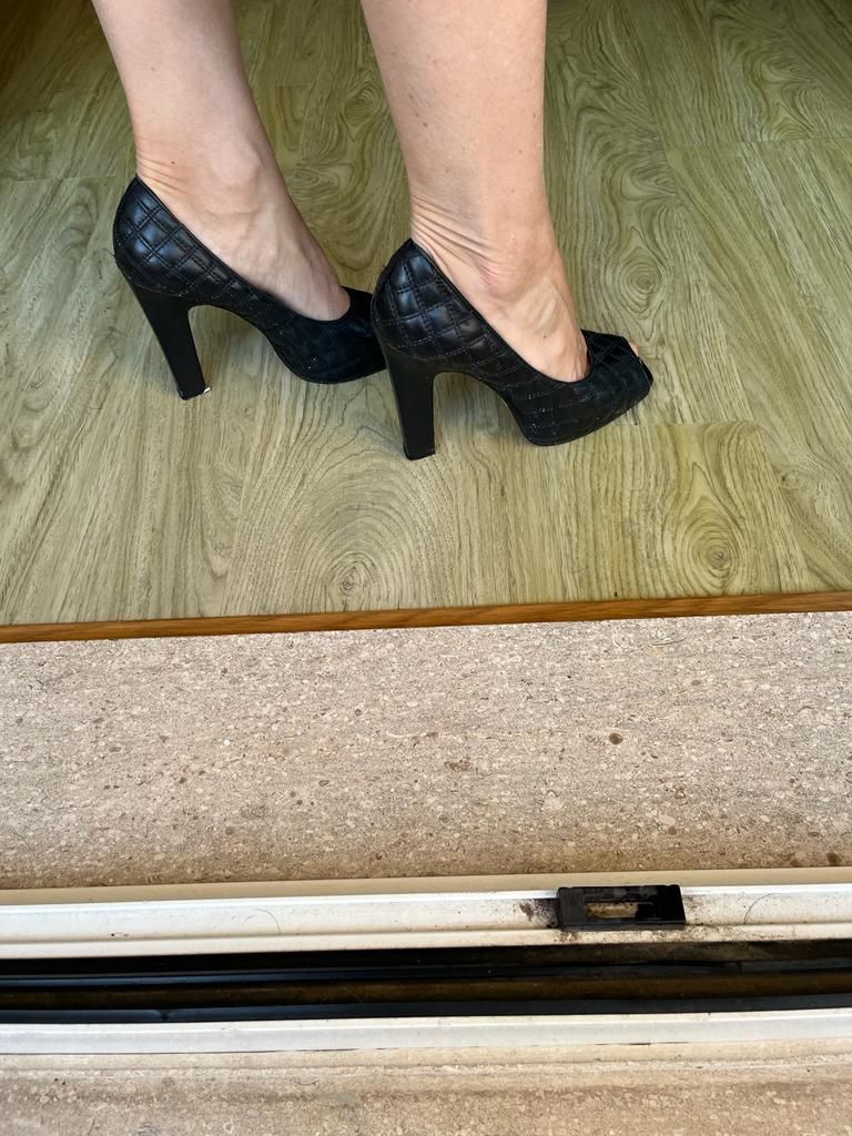 Sapatos pretos salto alto, tamanho 39