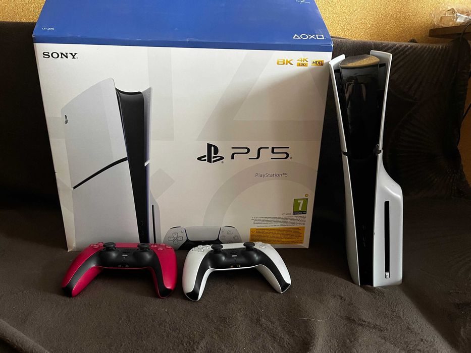 PlayStation 5 z napędem (PS5) 825 GB + 2x pad DualSense