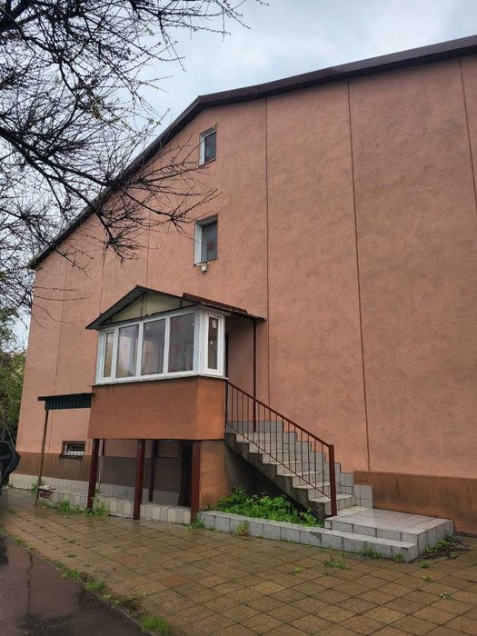 Продаж будинку з 24 квартирами, м. Академмістечко 10хв., Г.Наумова 44