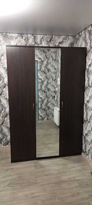 Продам меблі для спальні (шафа, ліжко, прикроватні тумби) терміново!