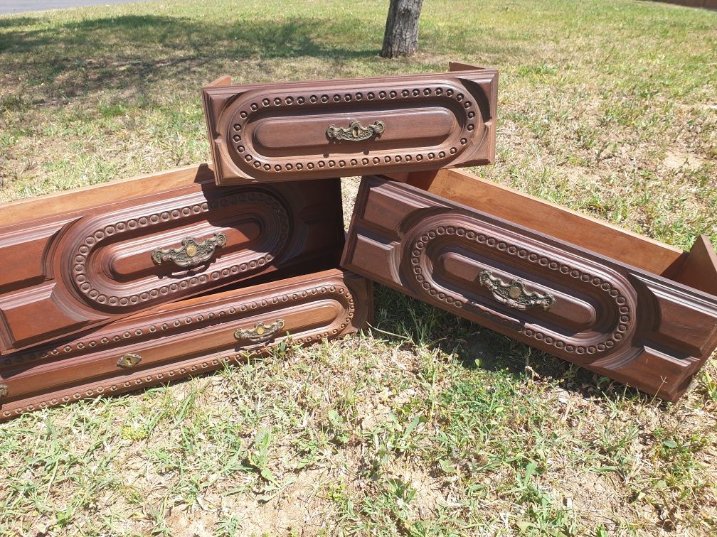 Conjunto de gavetas antigas de madeira  Set of old wooden drawers