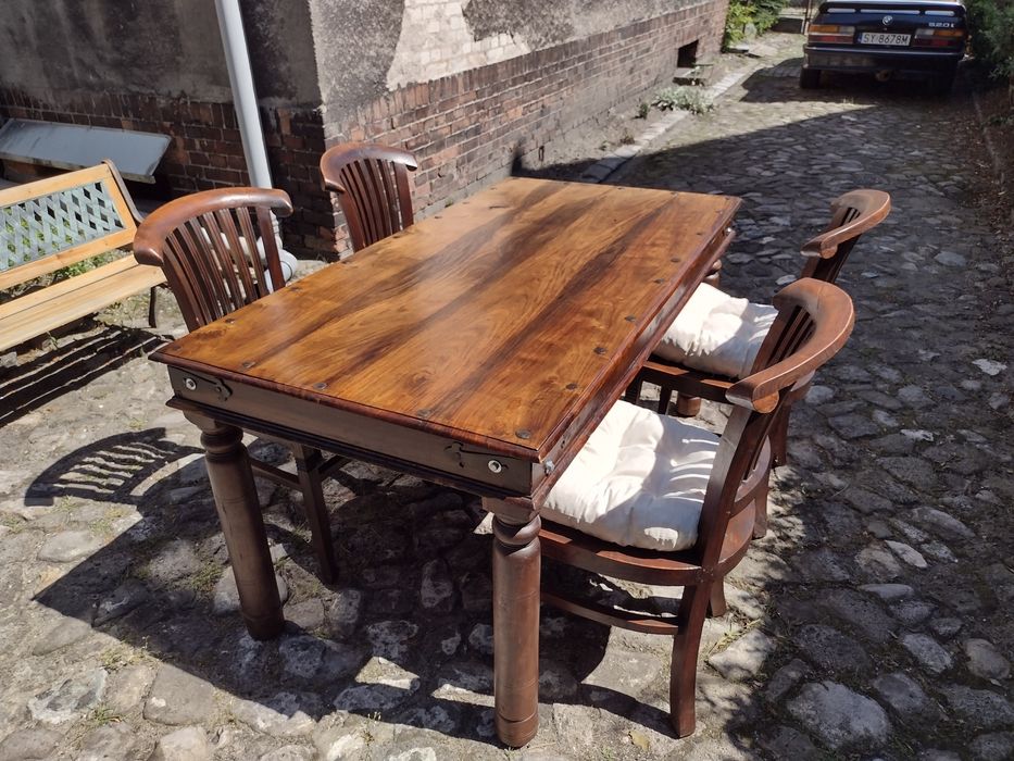 Stół kolonialny z 4 krzesłami