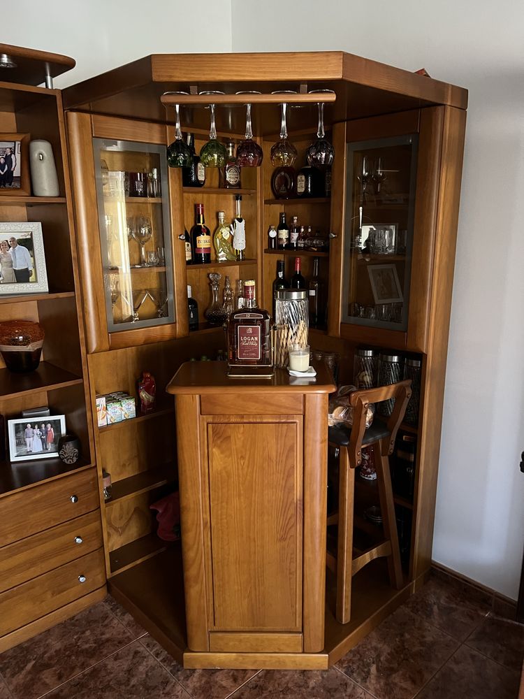 Bar em madeira (novo)