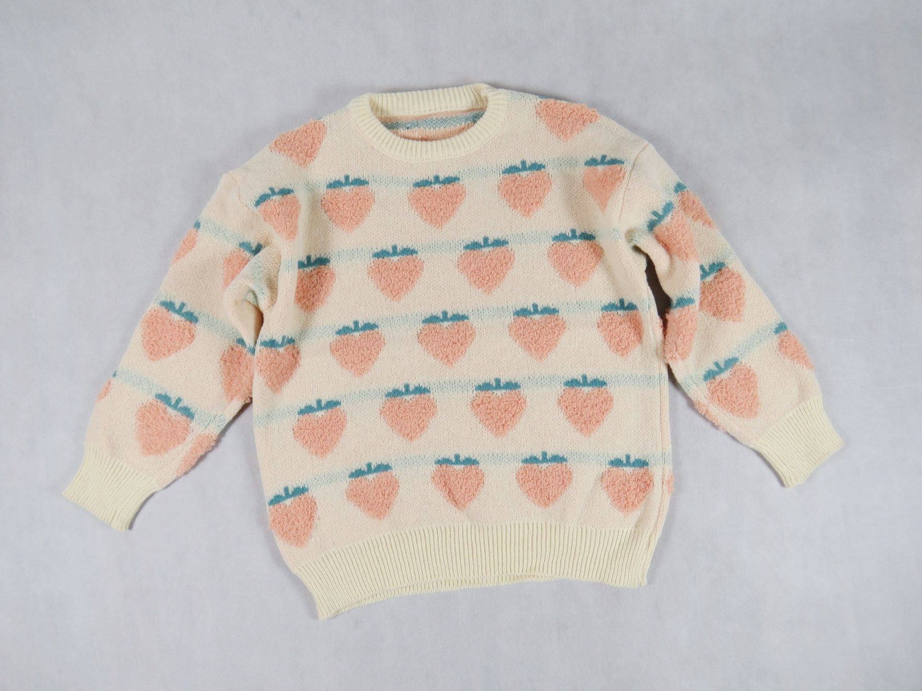Kremowy sweterek w truskawki M/L nowy sweter strawberry pattern