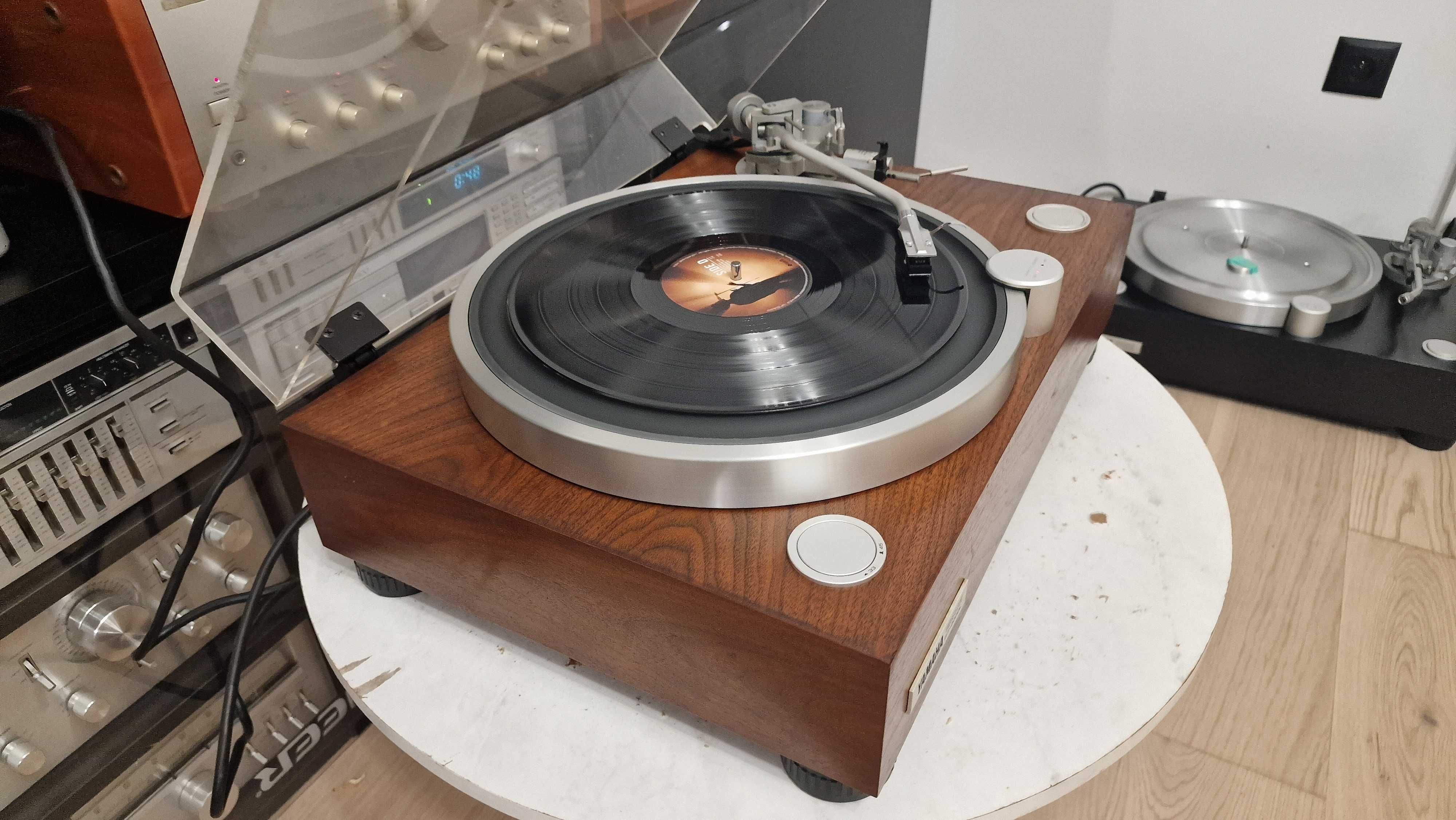 Gramofon Yamaha GT 2000 L + Audio Technica AT140E
