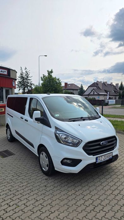 Wynajem busa Ford Custom 9 osobowy - Idealny na wyjazdy!