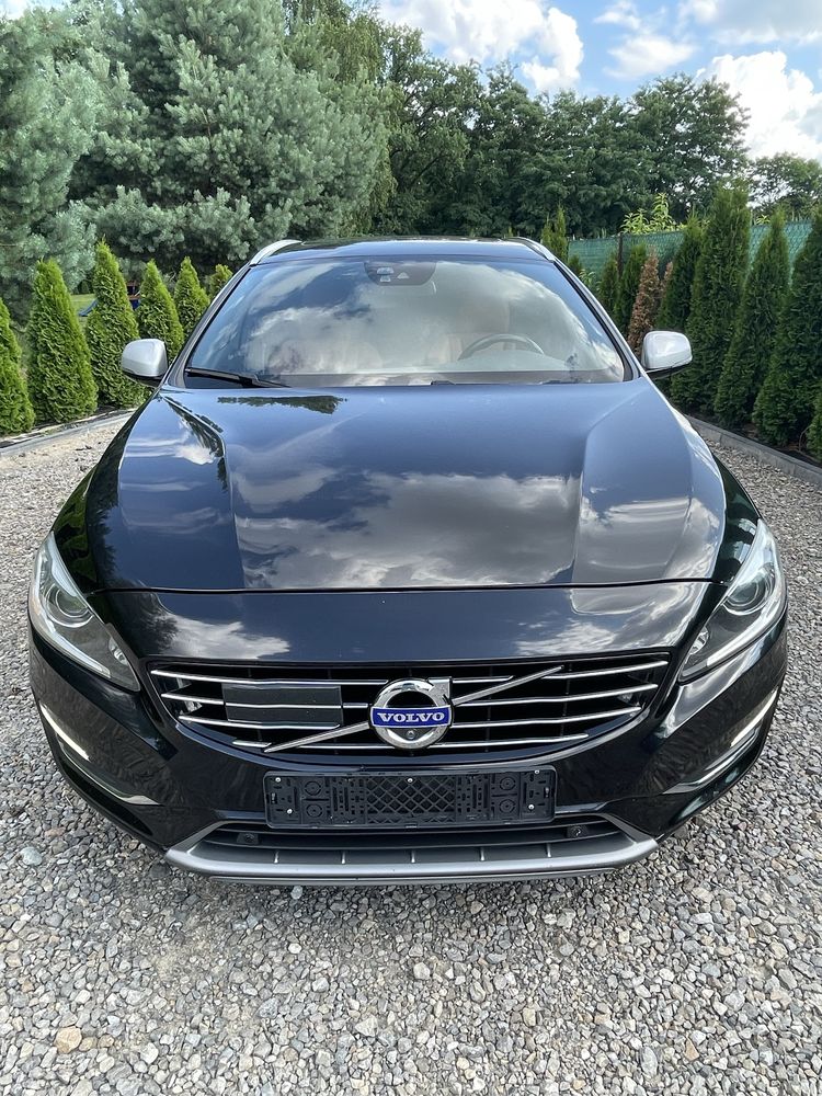 Volvo V 60 D6 Plug in hybryd AWD, bi-xenon/skora/alu/nawi/radar/kamery