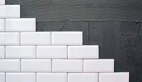 Вам потрібен надійний майстер, щоб швидко та якісно укласти плитку?