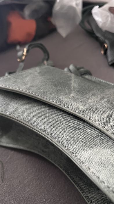 torba o pięknym kolorze i wyjątkowym kształcie