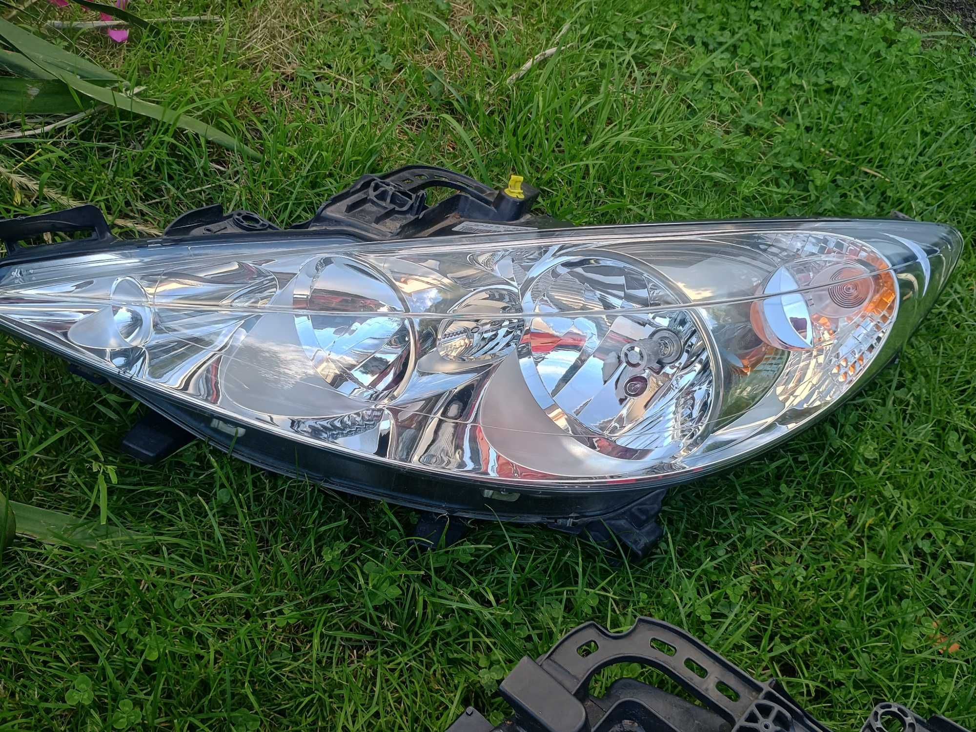 Lampy peugeot 207