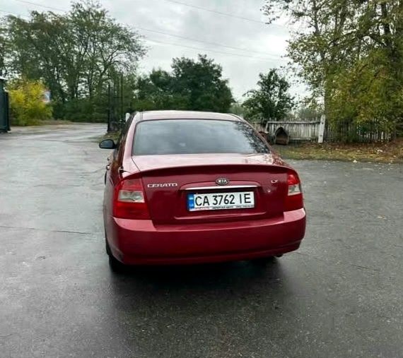 Продам власний Kia Cerato.